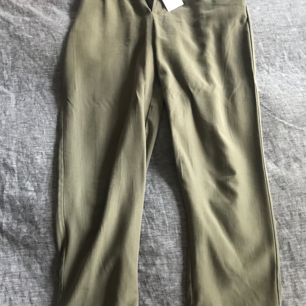Flowy olive pants perfect for spring. Never worn! - Picture 5 of 6